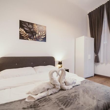 Modelia Apartment At Gellert Square 布达佩斯 外观 照片